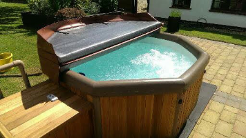 Hot tub hire Photo